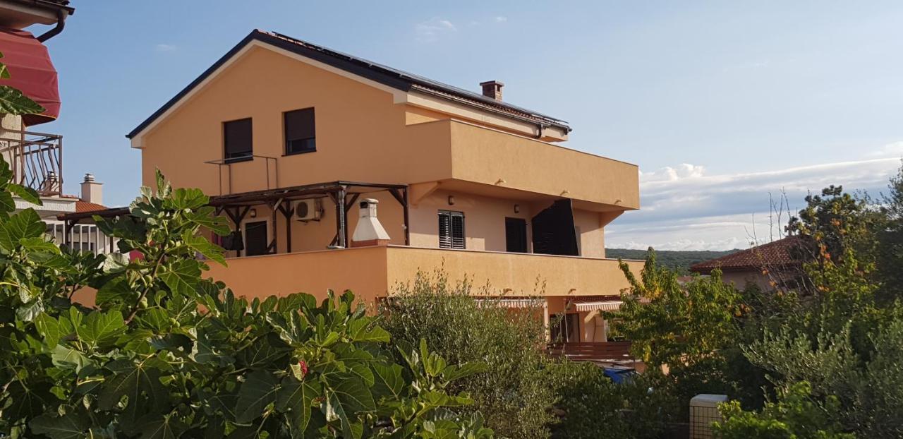 Apartmani Zem, Krk Krk Town Exteriör bild